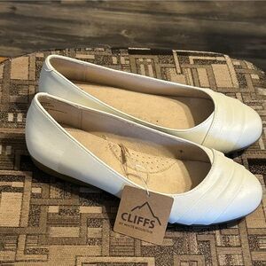 Cliffs by WHITE MOUNTAIN Women's Cream Slip-On Ballet Flats